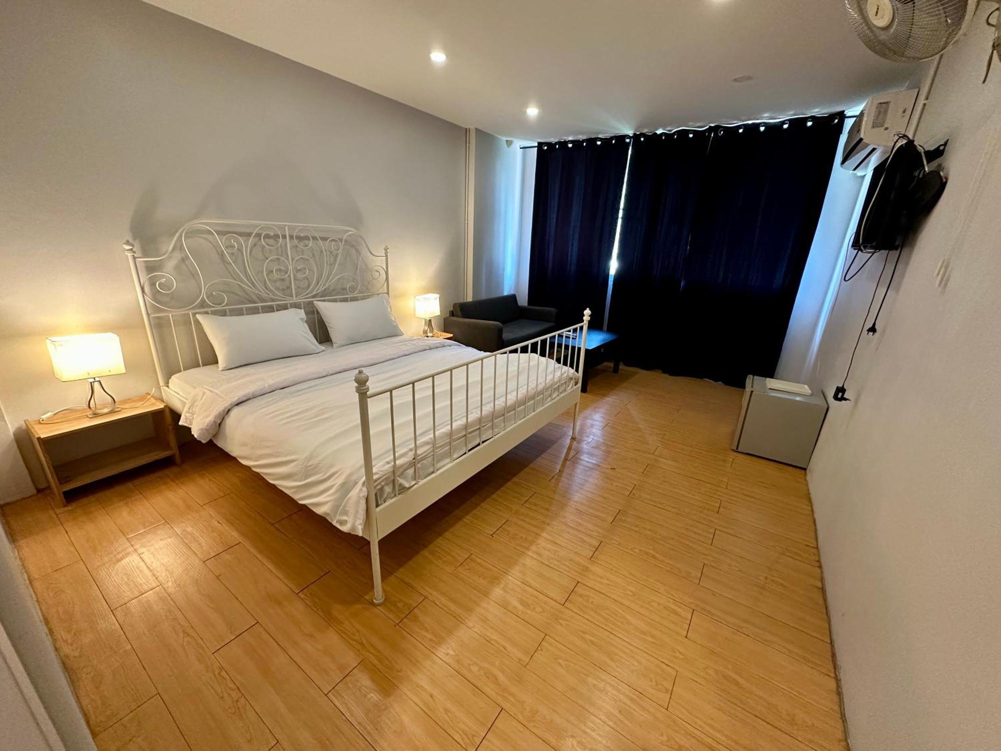 The Cute Silom Hostel Бангкок Экстерьер фото