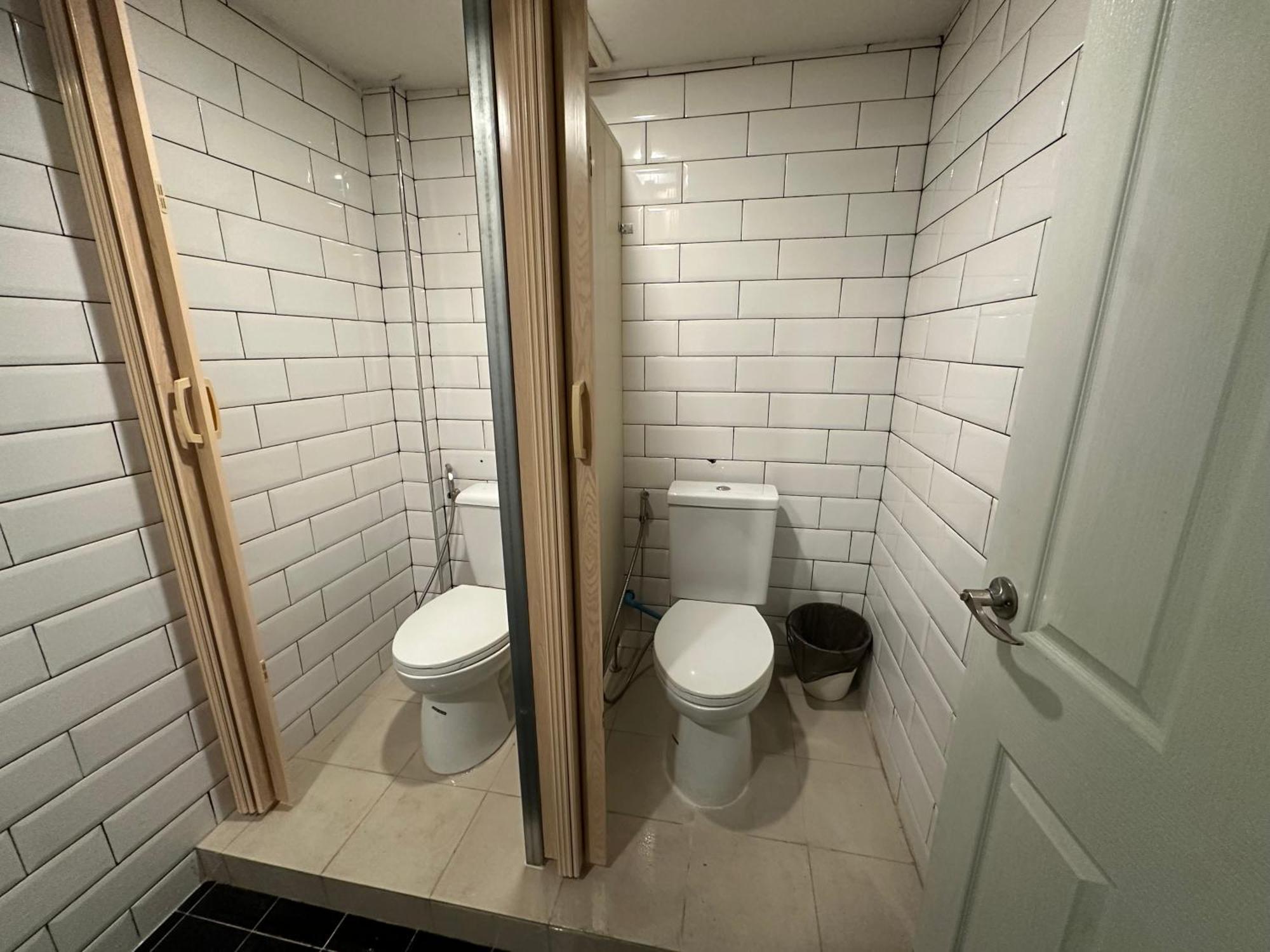The Cute Silom Hostel Бангкок Экстерьер фото