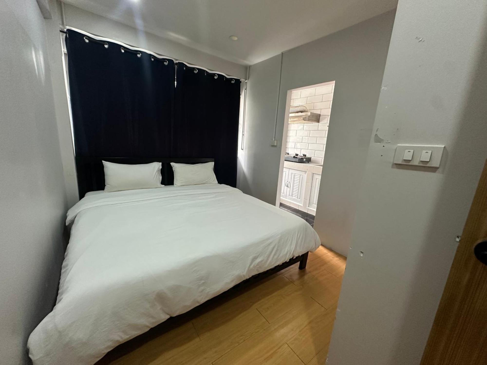 The Cute Silom Hostel Бангкок Экстерьер фото